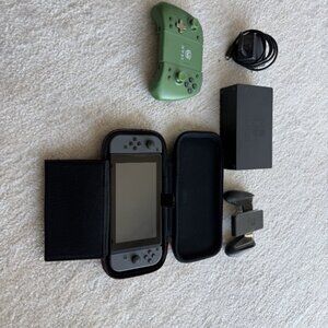 Nintendo Switch V2 Bundle - NYXI Pro Controller (No Drift) & Dock - EXCELLENT